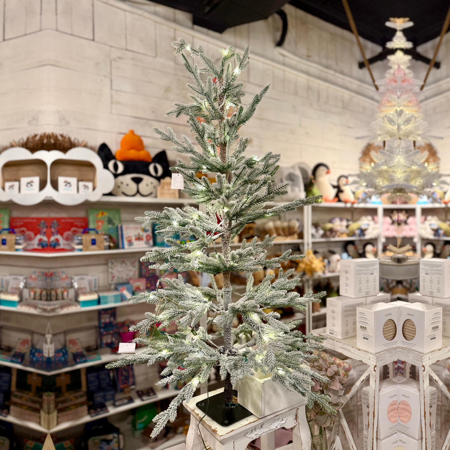 Sapin de Noël Artificiel 4 Pieds Enneigé avec Lumières LED