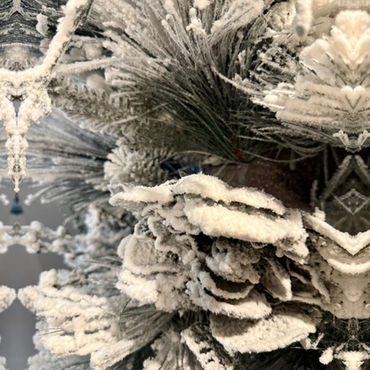 Sapin de Noël Artificiel 7.5 Pieds Enneigé